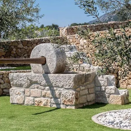 Traditional Stone Poolside In