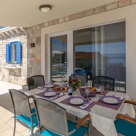Villa Traditional Stone Poolside In