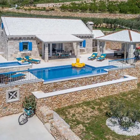 Traditional Stone Poolside In Bol